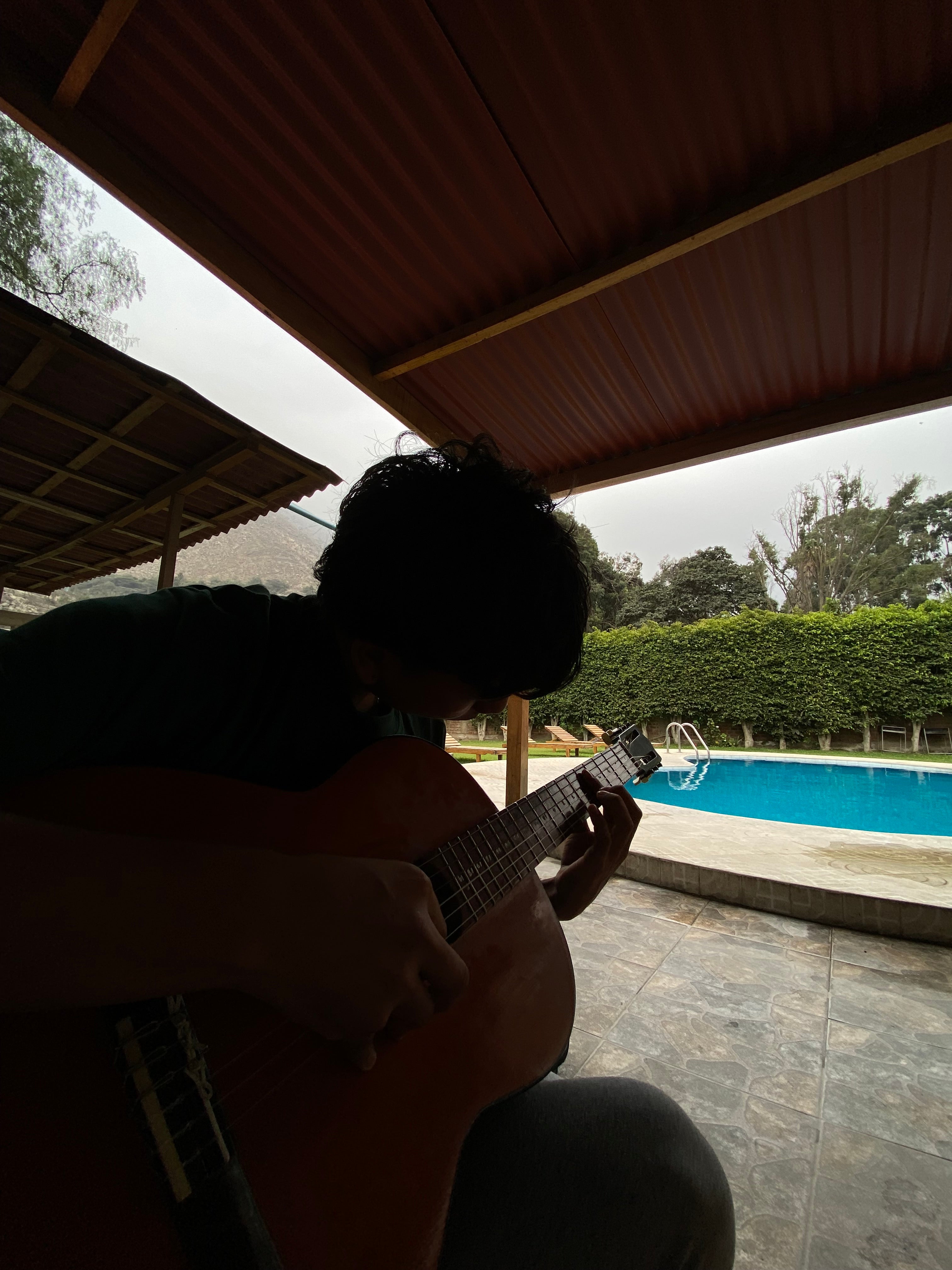 Renzo Flores